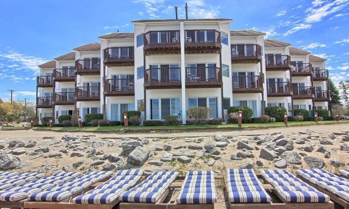 Traverse City Condo | East Bay Bliss - Beachfront Condo on East Grand Traverse Bay