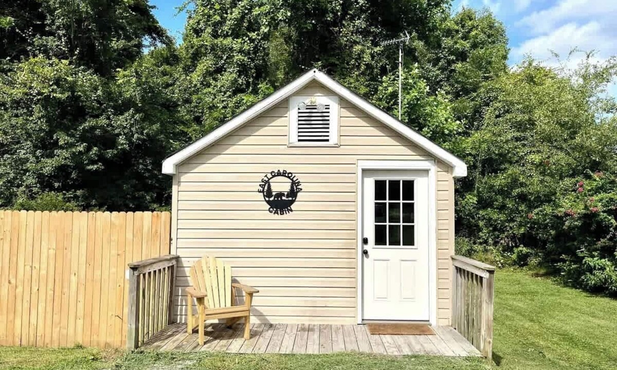 Fairfield Cottage | East Carolina Cabin - Pet Friendly