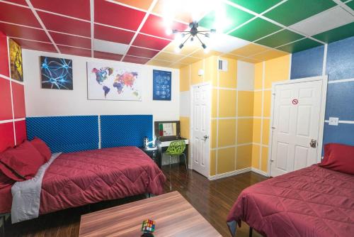 Greater East End Apartment | East Downtown Rubiks Studio