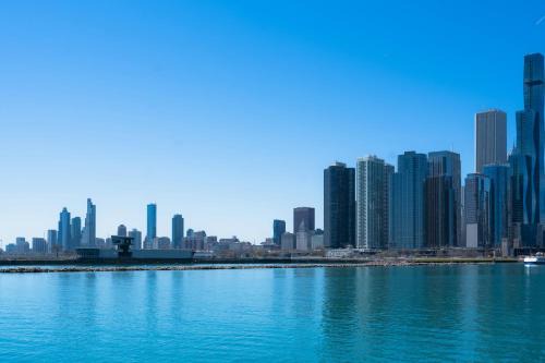 Park West Apartment | East Lincoln Park Gem Spacious 4 BR