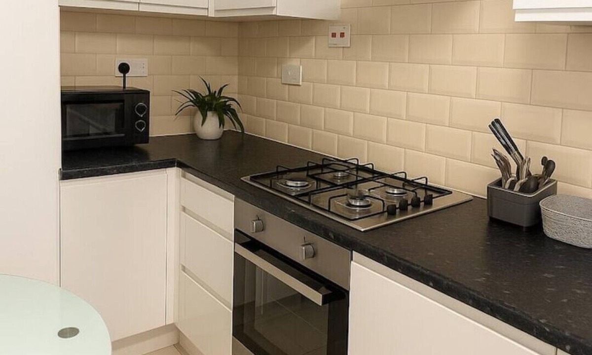 Lansbury House | East London Suites Room E