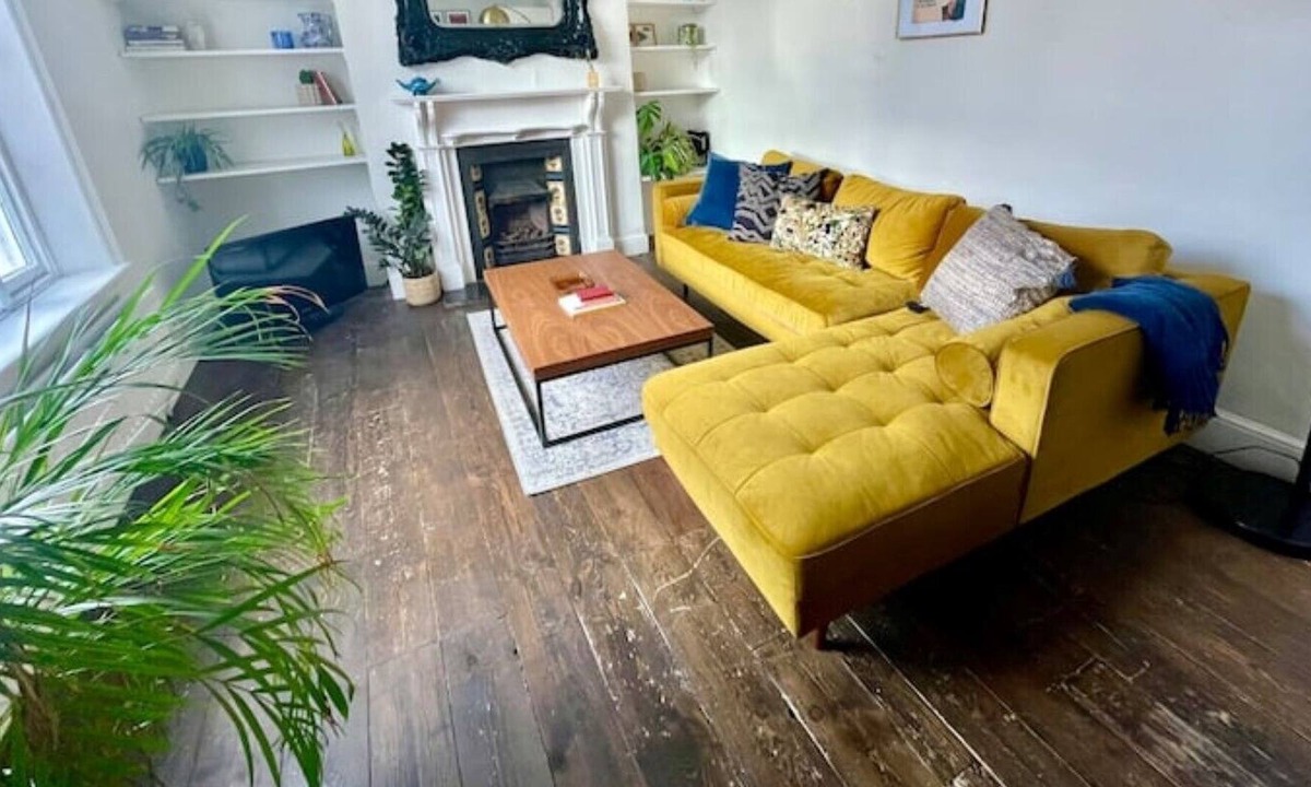 Dalston Apartment | East London Vintage Creative Victorian Maisonette Hackney