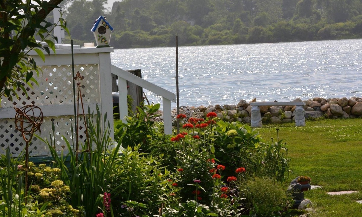 Snug Harbor Cottage | East Matunuck, Rhode Island