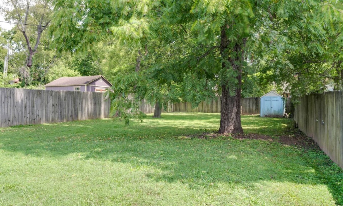 Eastwood House | East Nash 3BR Fenced Yard | Deck | Parking | Pets