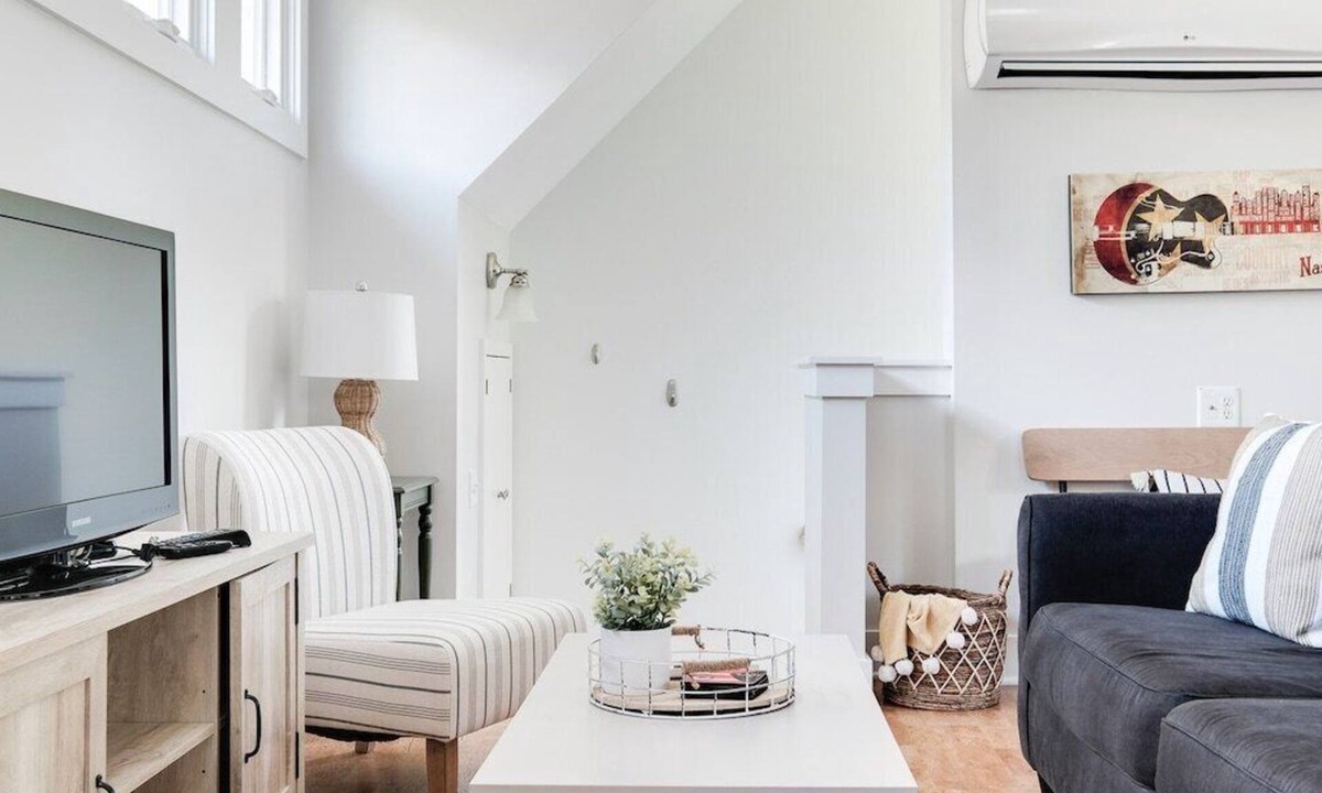 Eastwood Apartment | East Nash Hideaway ~ Close to Everything!