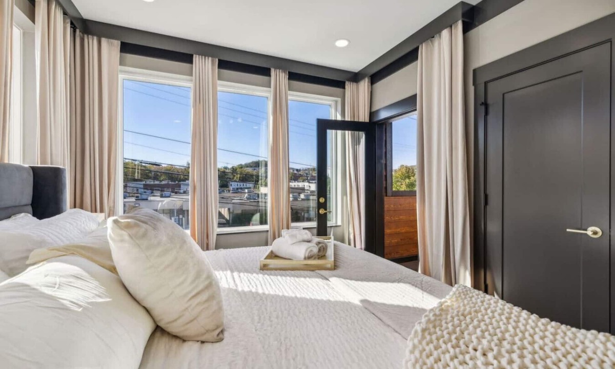 Madison House | East Nash Luxury Escape w/Rooftop Deck-Sleeps 12!