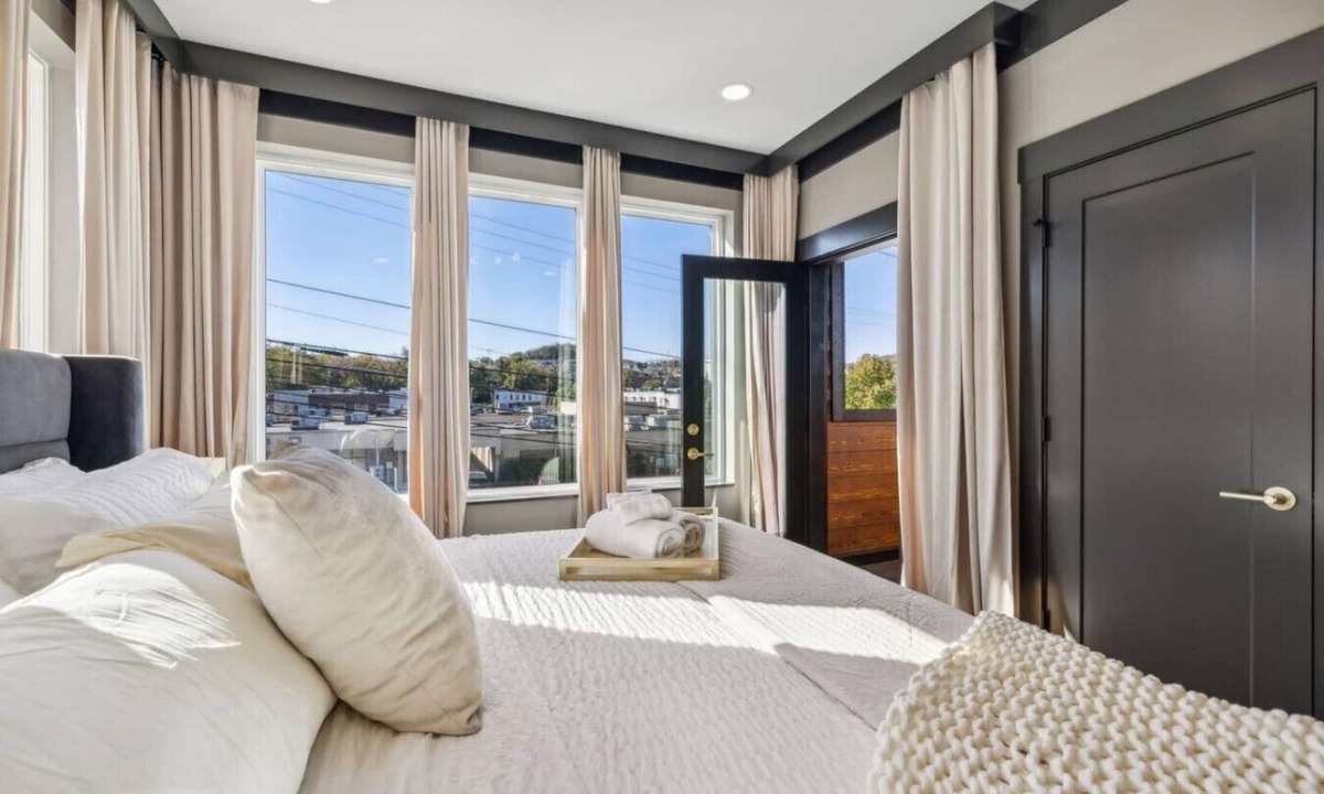 Madison House | East Nash Luxury Escape w/Rooftop Deck-Sleeps 12!