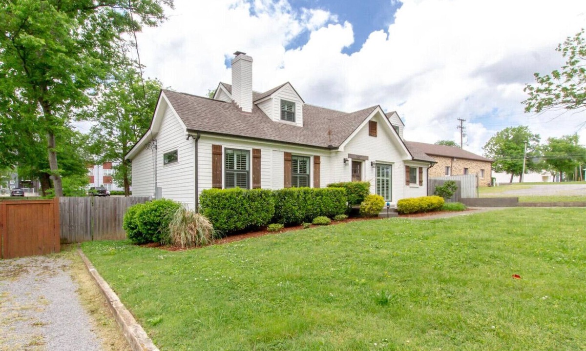 Inglewood House | East Nash Paradise | Peloton Bike | Cozy Hideaway