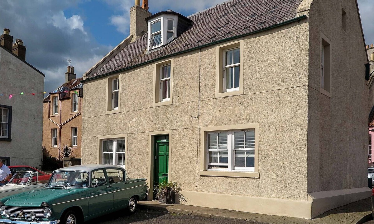 St Monans Apartment | East Pier View- stunning shorefront home