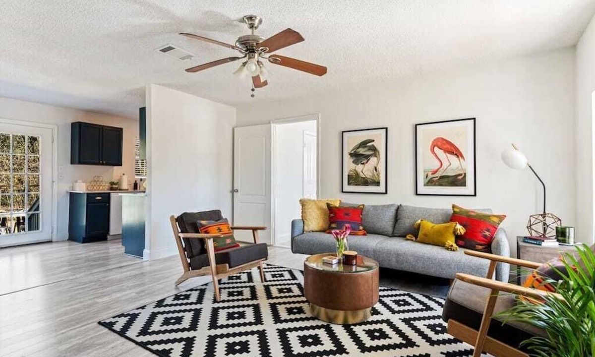 East MLK House | East Side Bungalow/3 BR/Large Backyard