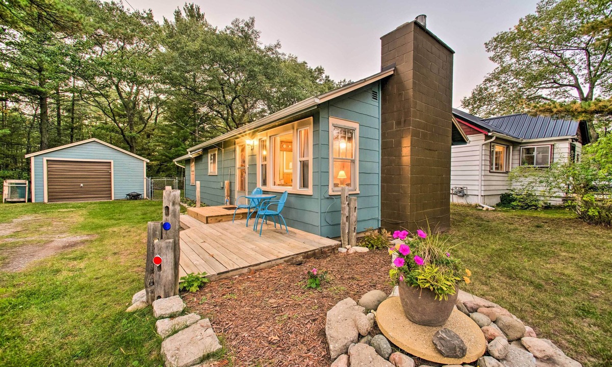 East Tawas Cabin | East Tawas Cabin w/Deck, Backyard & Fire Pit!