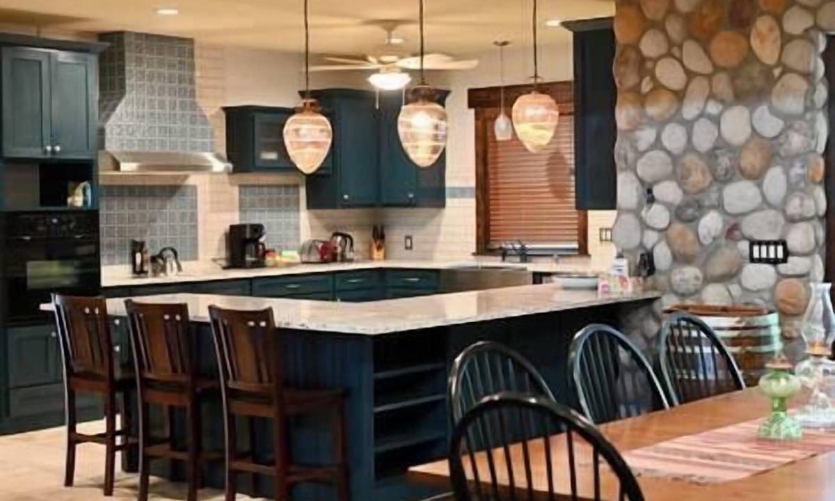 Hawkins House | East Texas Upscale Lake House Sleeps 10 Pet Friendly