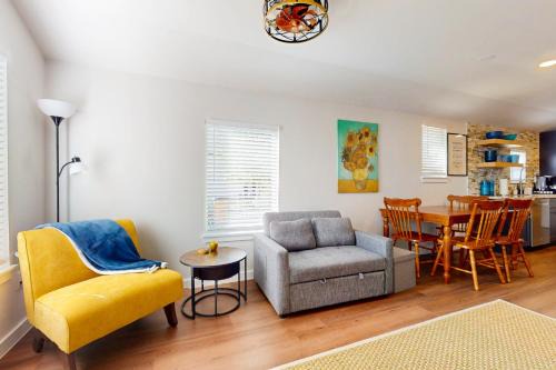 Holly House | East Villa Real