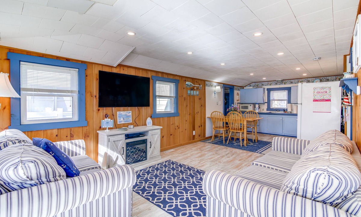 East Wareham Cottage | East Wareham Waterfront Cottage w/Private Dock!