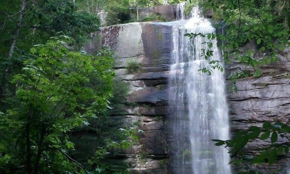 Sunset Cabin | Eastatoee Bears Cabin B with Mtn and Waterfall Hikes