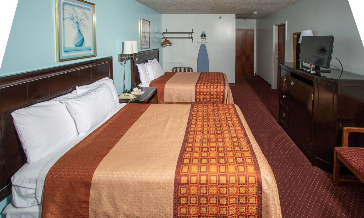 Witmer Hotel | Eastbrook Inn