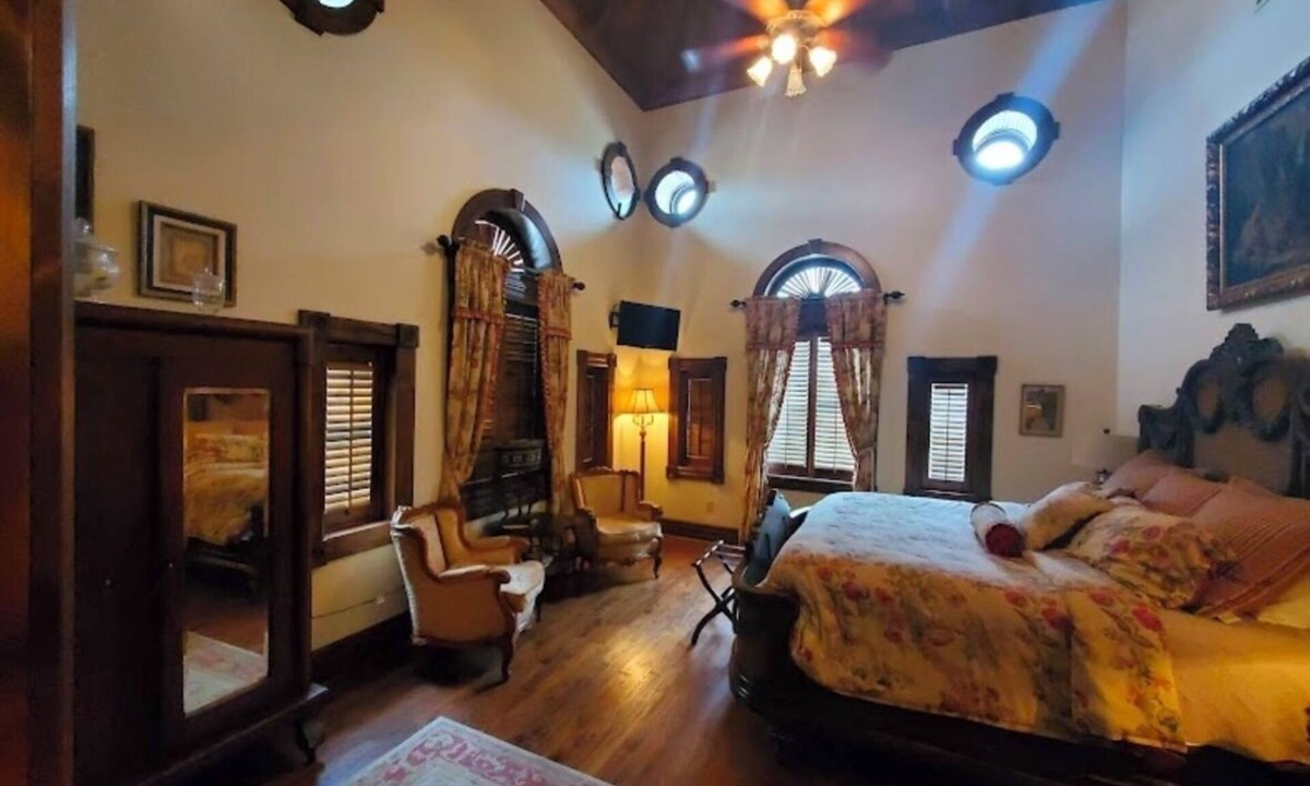Jacksboro Bed & Breakfast | Eastburn Inn