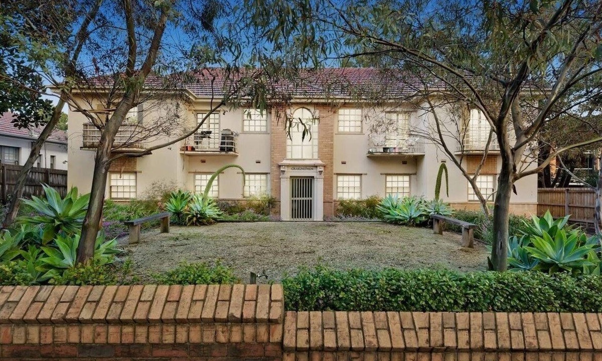 Hawthorn Apartment | EASTER SPECIAL