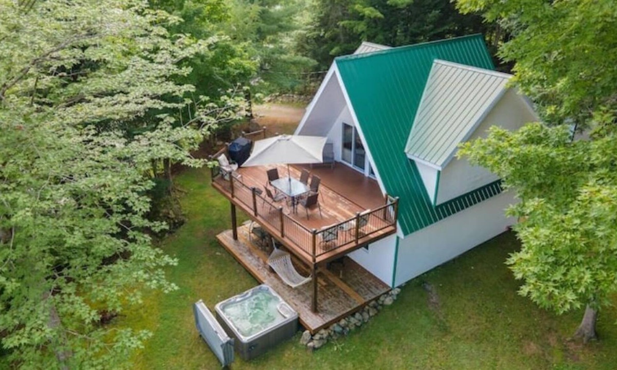 Magog Cottage | Eastern Township's Getaway! Beach + Ski Haven
