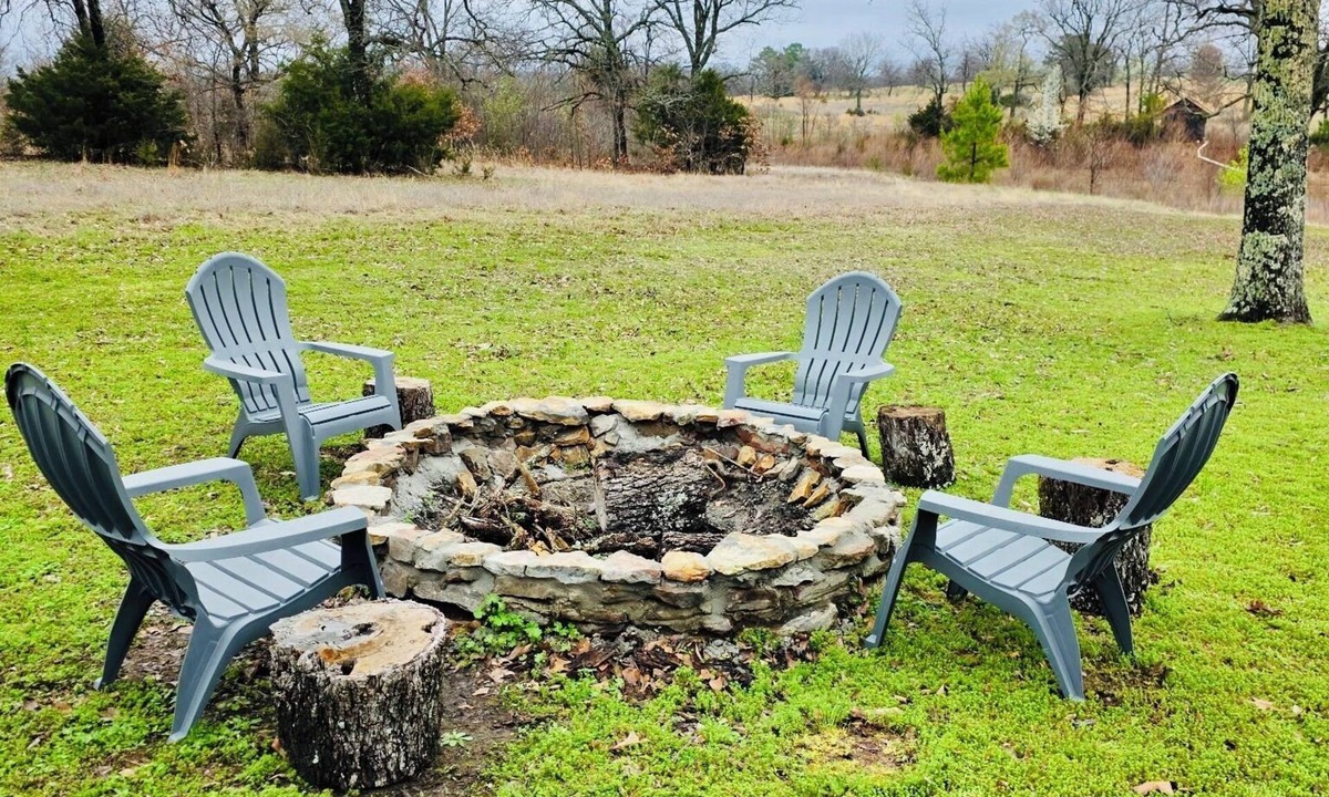 Evening Shade House | Eastlake Hills Retreat w/Fire Pit - Sleeps 8 - 5 Mins to Lake Tenkiller
