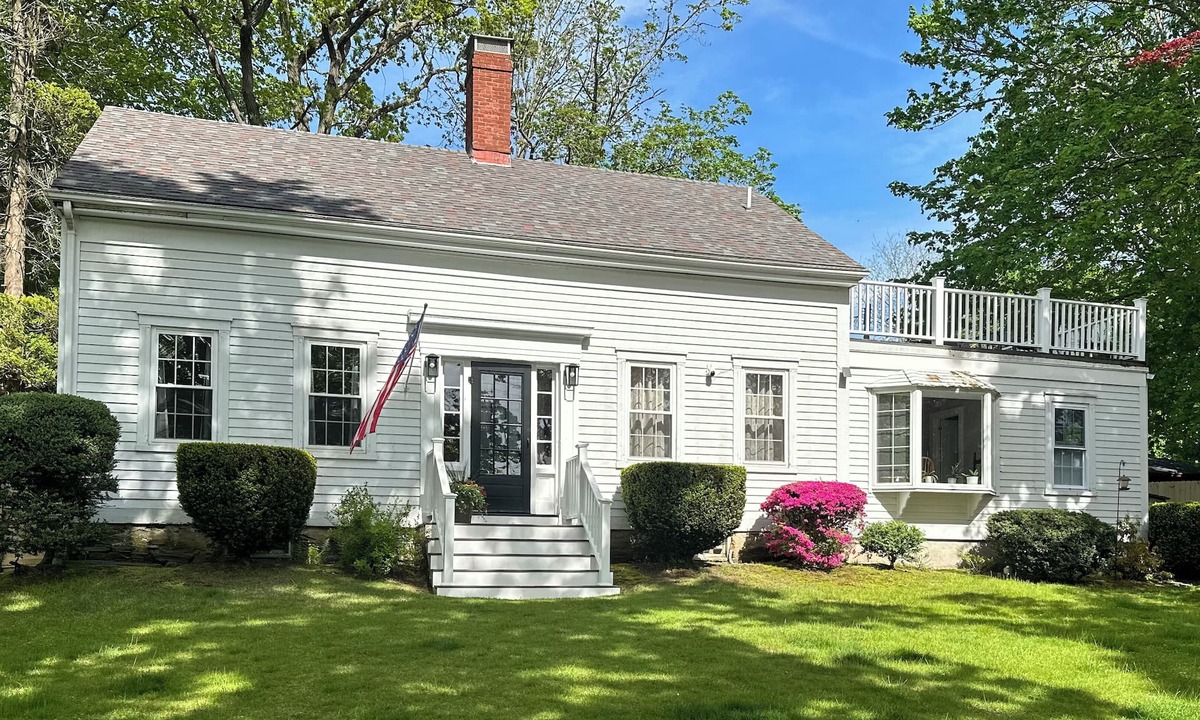 Newport East House | Easton View Retreat