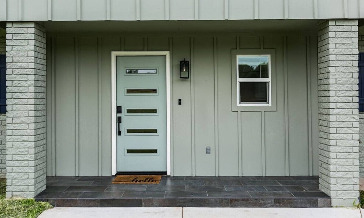 Pecan Springs Springdale House | EastSide Austin · Quaint 4 Bedroom Eastside Lodge (Pet Friendly & Work Space)