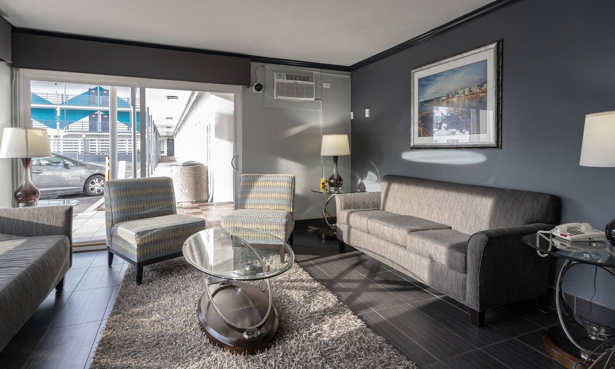 Buckman Neighborhood Hotel | Eastside Lodge