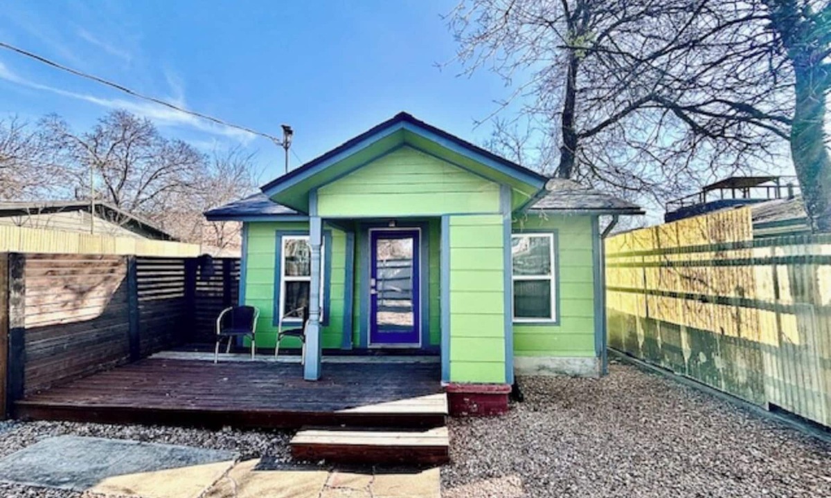 Chestnut House | Eastside Oasis - Near Train & Downtown - Fenced Yard