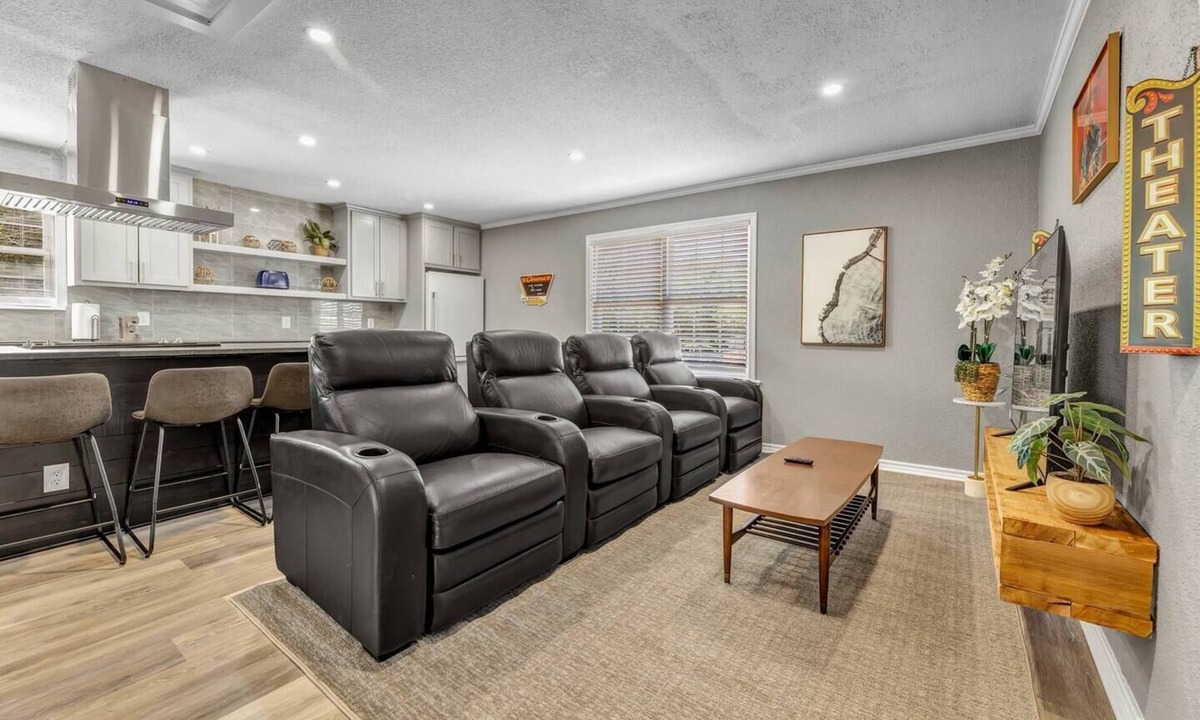 College Station Apartment | Eastwood: 2 Bdrm, 2nd flr Walk to A&M, King Beds
