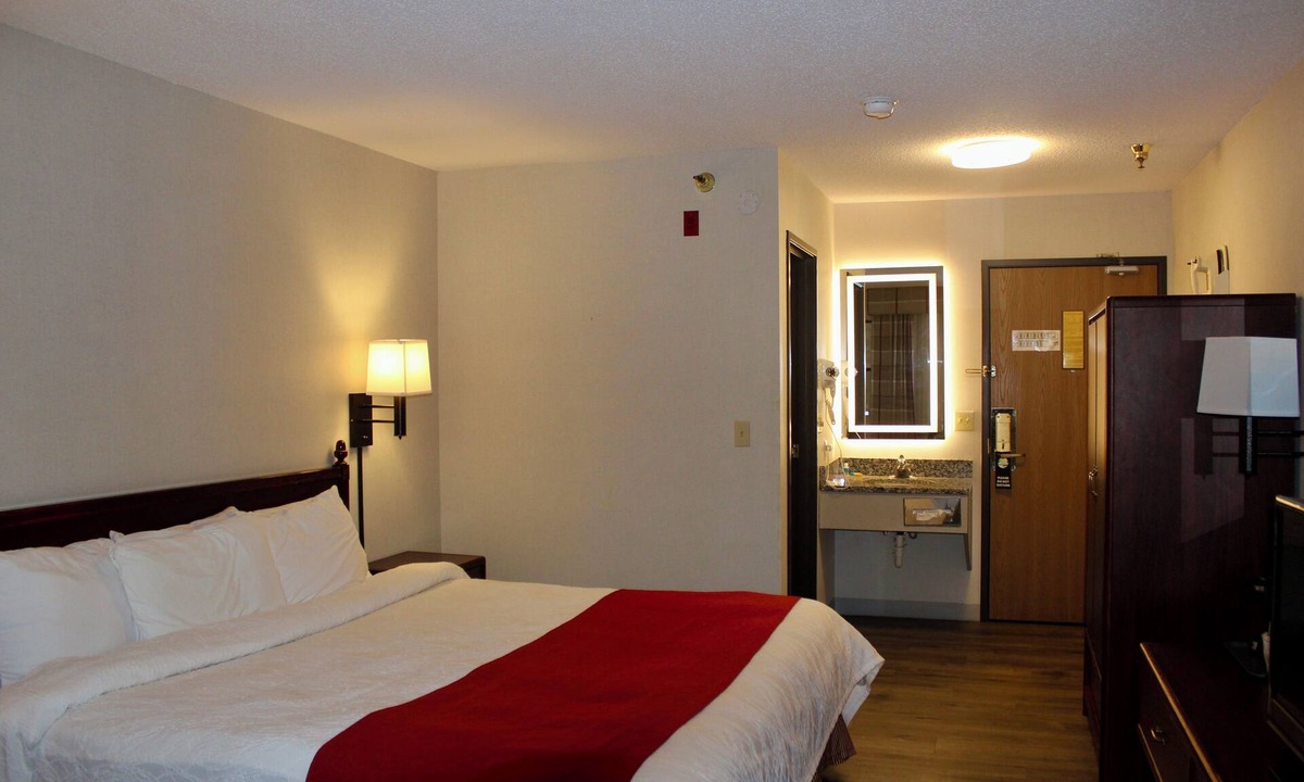Motley Hotel | Eastwood Inn
