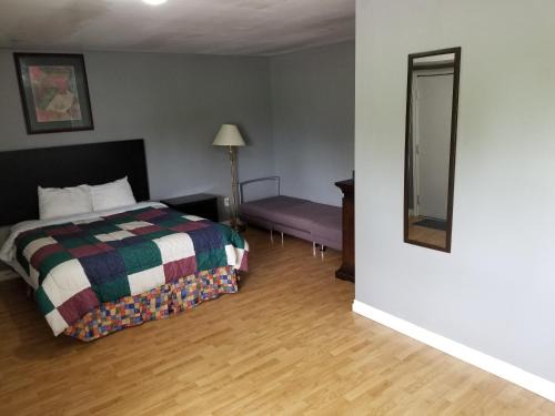 Beachville Hotel | Eastwood Motel