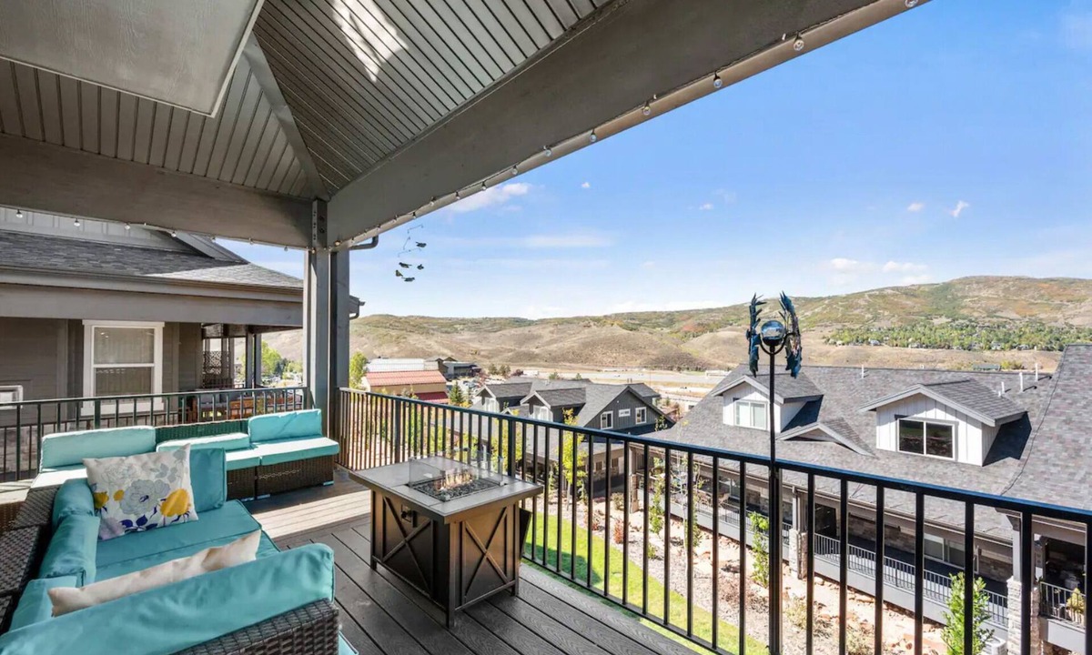 Pinebrook House | Easy Access to the Slopes & Main Street