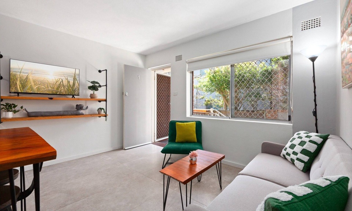 Curl Curl Apartment | Easy Beach Access from Tranquil Retreat