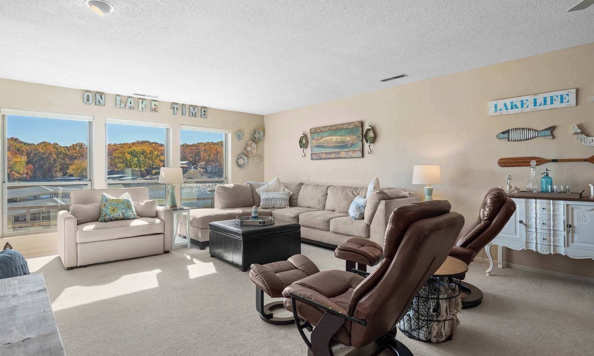Sunrise Beach Condo | Easy Breezy - Lakefront for 6