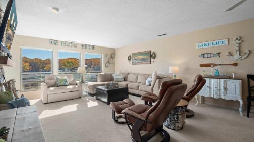 Sunrise Beach House | Easy Breezy - Lakefront for 6