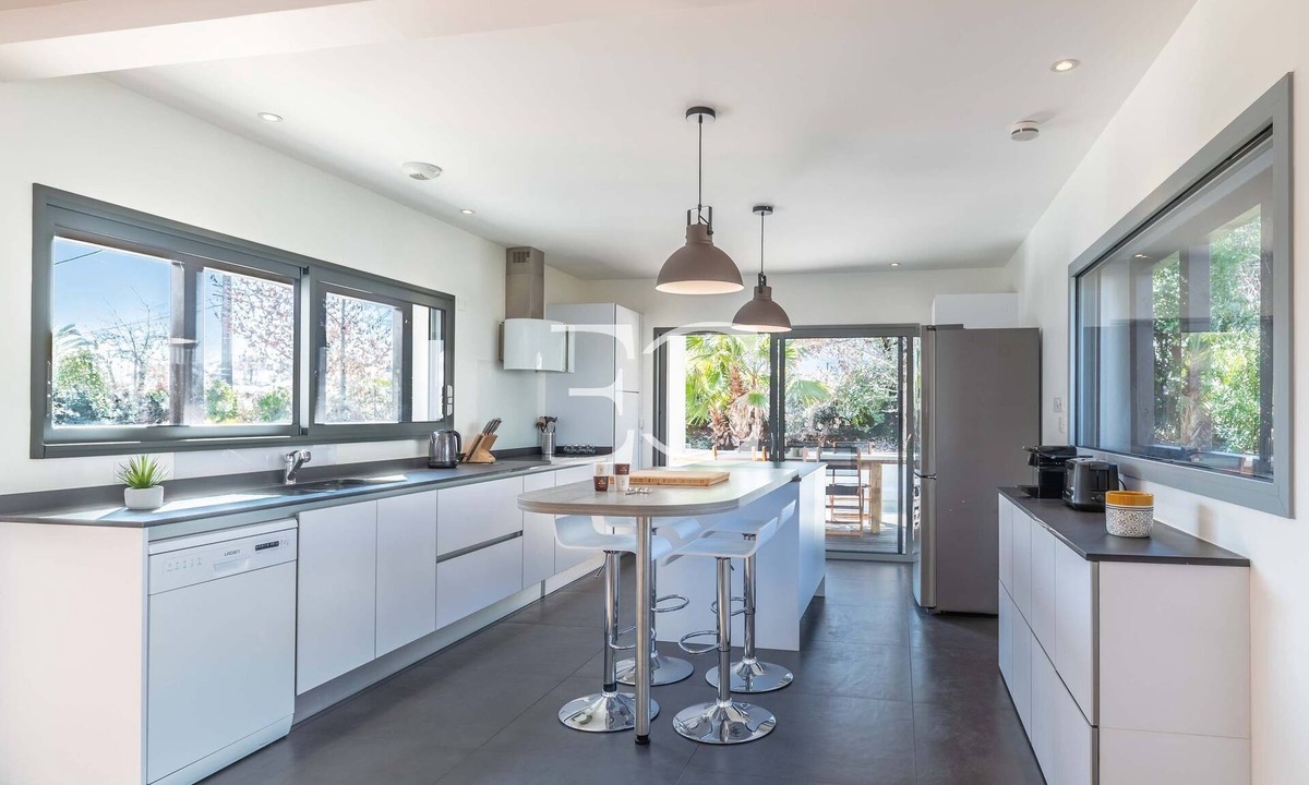 Arcangues Villa | Easy Clés- Lovely Villa 10p + Heated Pool