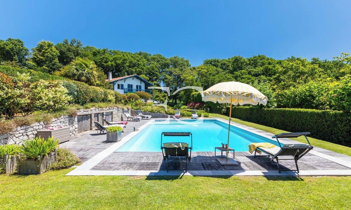 Arcangues Villa | Easy Clés- Villa on the golf + Pool