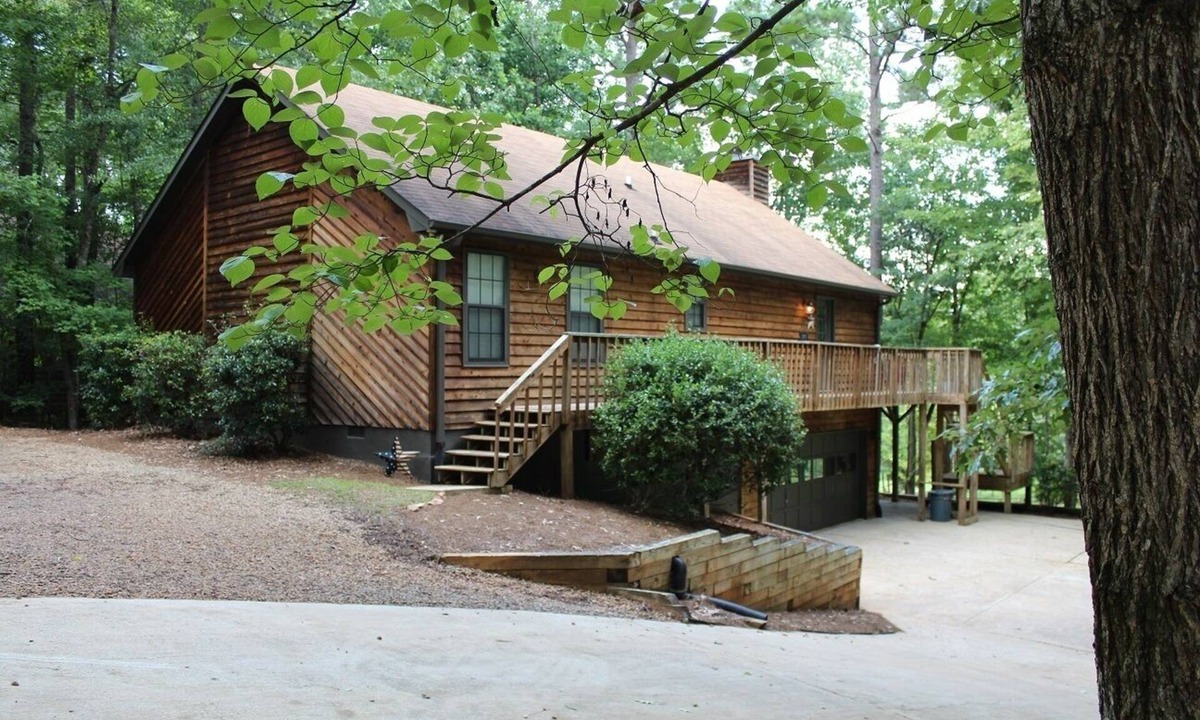 Eatonton Cabin | Easy living on the Lake.