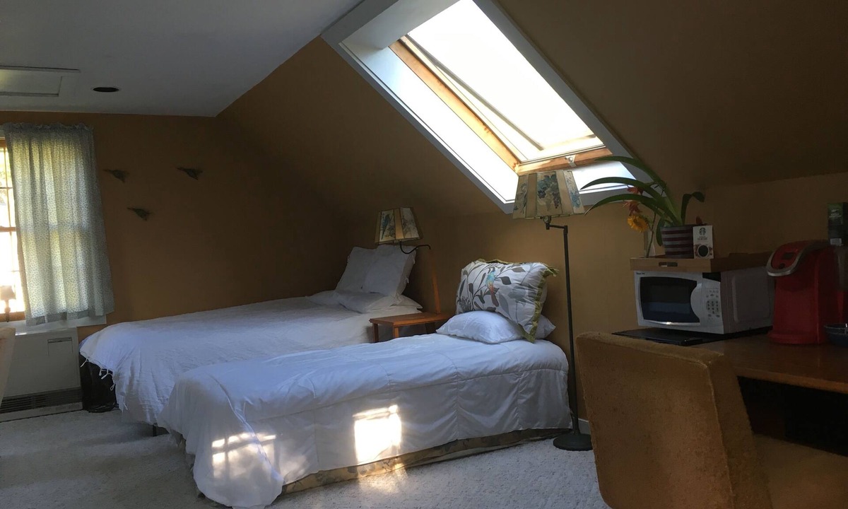 Wilmington Apartment | Easy walk to village and lake