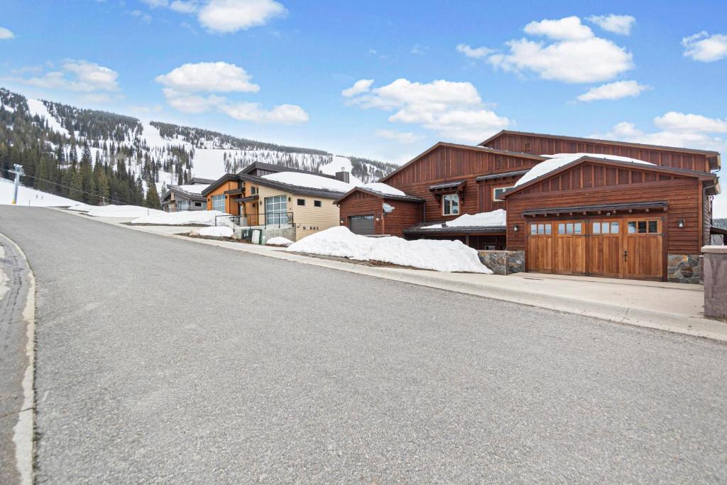 Sandpoint House | Eat Sleep Play