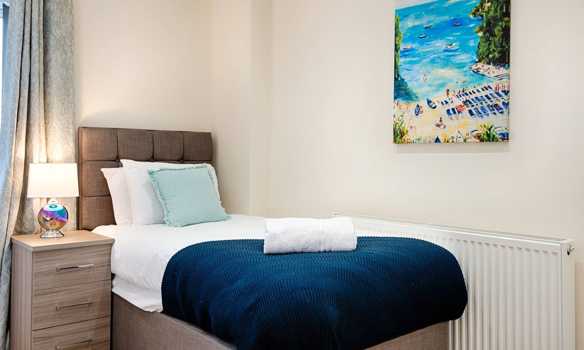 Cwmbrwla Apartment | Eaton House 2