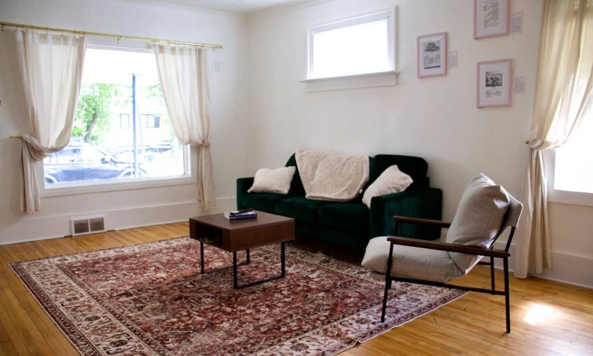 Shaunavon House | Eatoncourt Homestead-1924 Home Filled with History