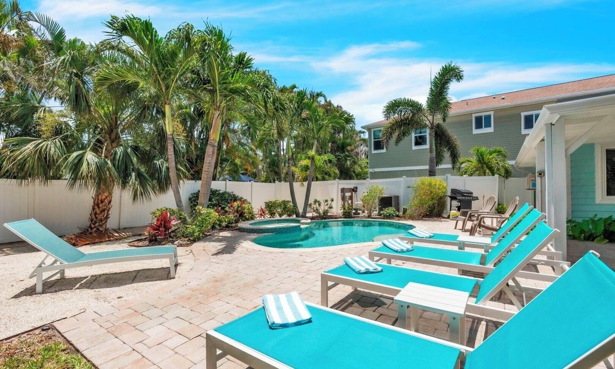 Holmes Beach House | Ebb Tide by Duncan Real Estate