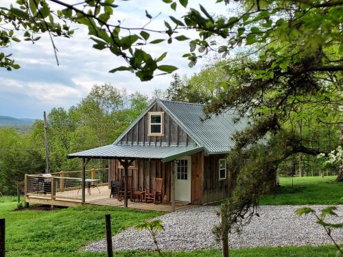 Harper House | Ebenezer Cabin - Hot Tub - Fire Pit - BBQ - Views