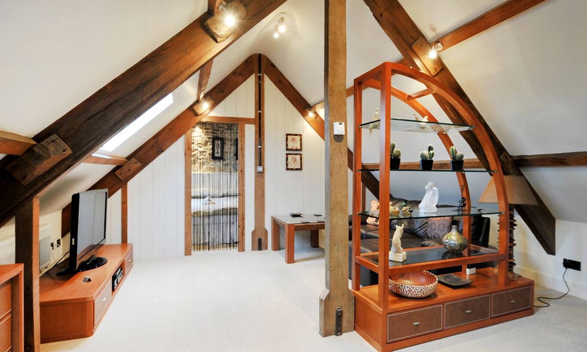 Upton Cheyney House | Ebenezer Chapel: The Apartment