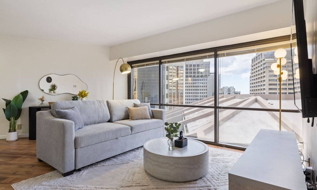 Downtown Honolulu Apartment | EC15 Chic Downtown Honolulu Retreat – Free Parking