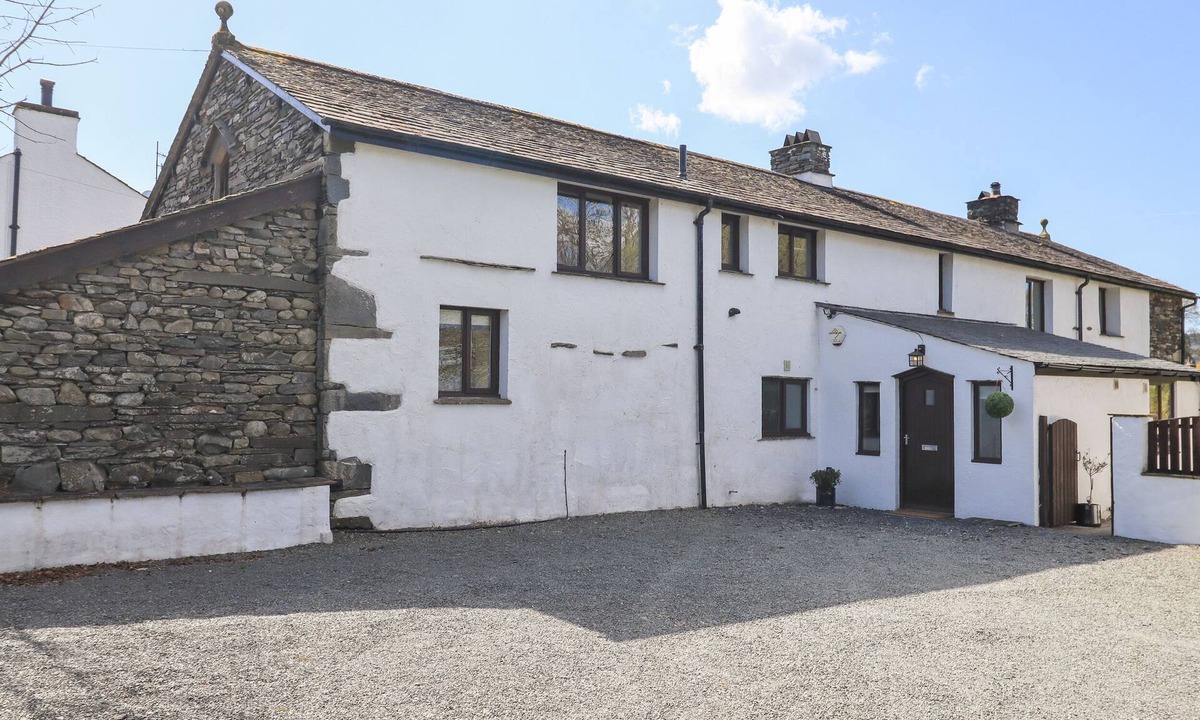 Troutbeck Bridge Cottage | ECCLERIGG GARTH, pet friendly, with open fire in Ambleside