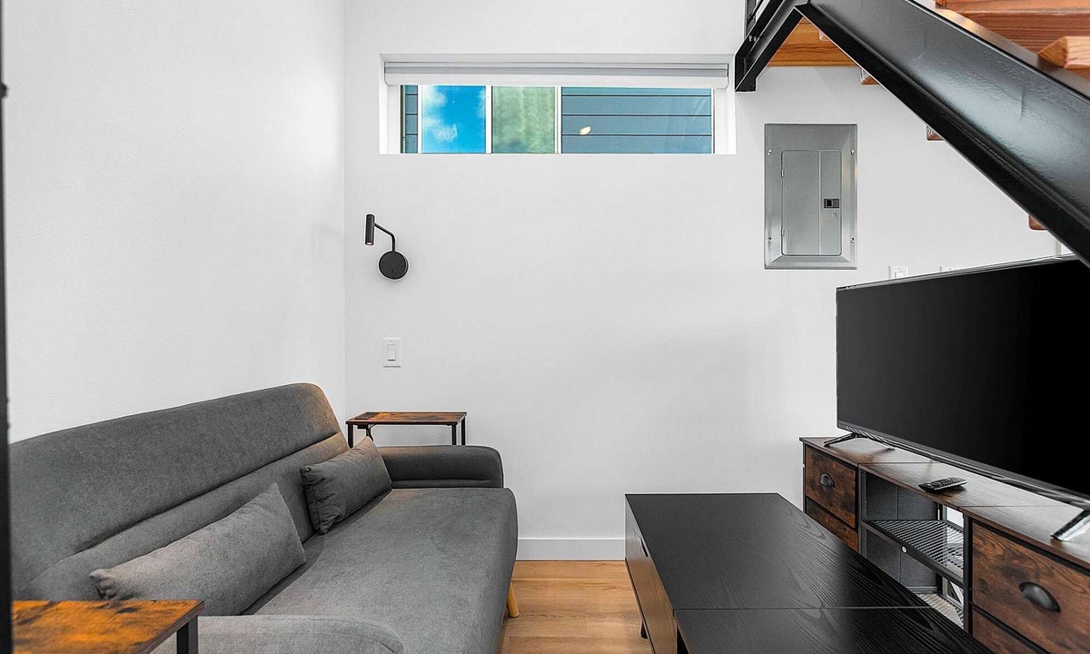 Columbia City Apartment | Echo Loft: A Modern Escape