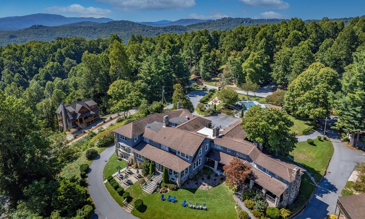 Laurel Park Bed & Breakfast | Echo Mountain Inn