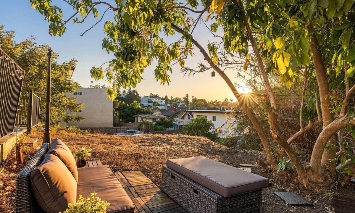 Los Angeles Apartment | Echo Park Retreat with Views and Parking